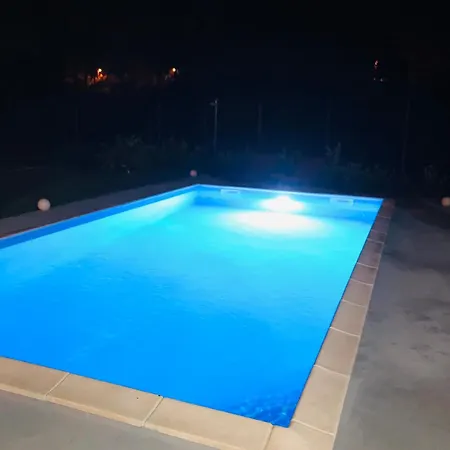 בית נופש House Maya מוסטר