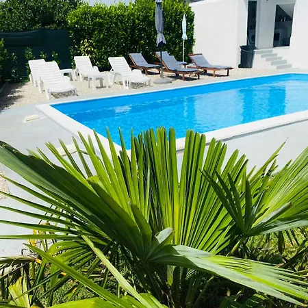 Semesterbostad House Maya