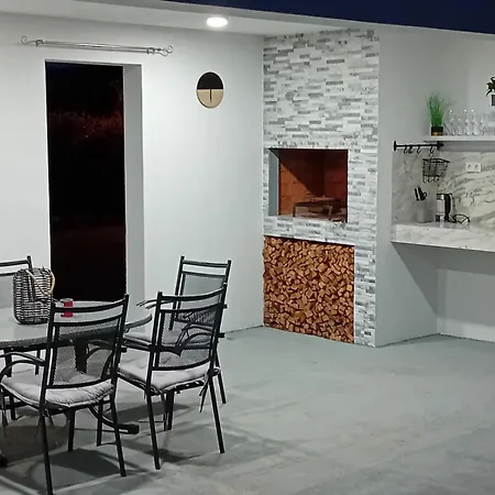 House Maya מוסטר